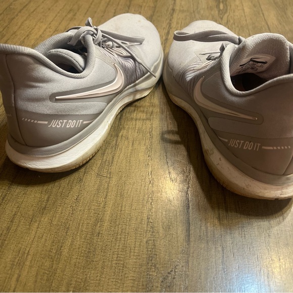 nike training in season tr8 sneakers size 10 - Picture 3 of 4